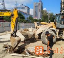 污污黄黄的视频用鸡巴操死哭女的高温下的坚守｜道路建设者用汗水铺就畅通路